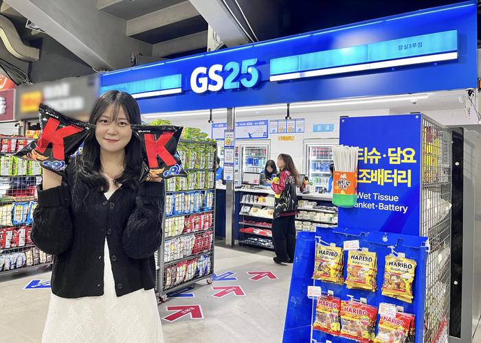 GS리테일이 운영하는 편의점 GS25는 오는 14일 롯데웰푸드 '오잉'과 협업해 '오잉K불황태맛'을 단독 출시한다고 11일 밝혔다.