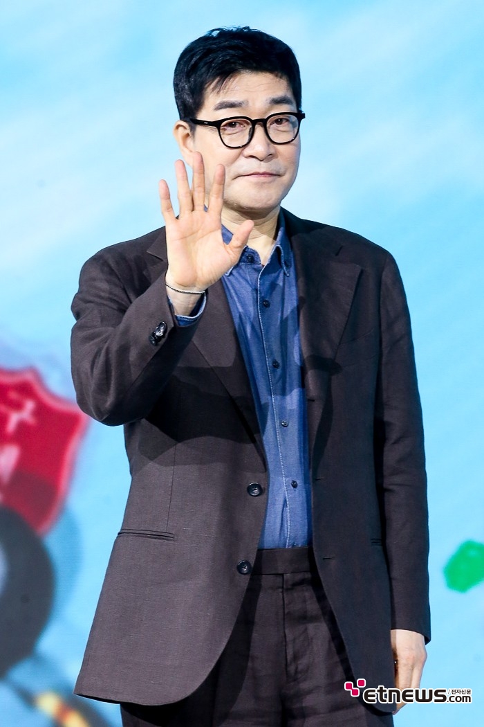 [ET포토] 손현주, '담백한 손인사'