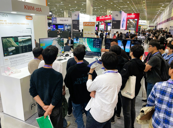 펀진이 최근 열린 AI EXPO 2026에서 월드 파운데이션 모델을 비롯한 국방 AI 기술을 선보이고 있다. (펀진 제공)