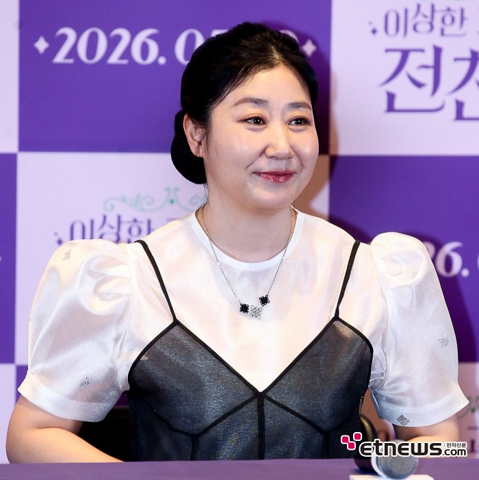 [ET포토] 라미란, 백설공주 패션'