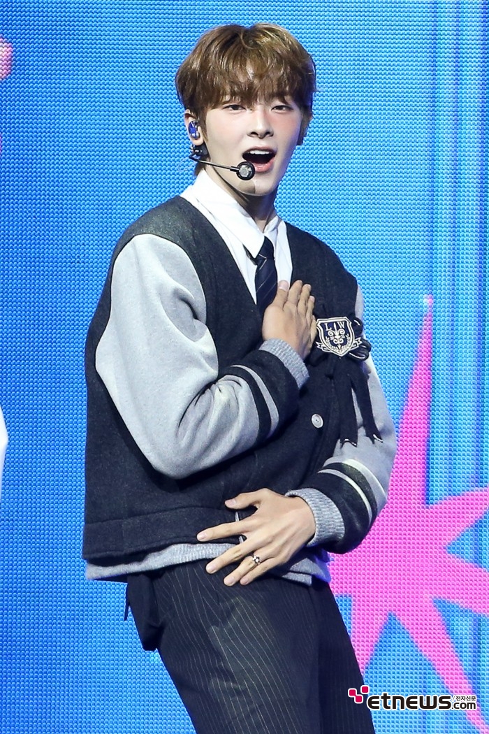 [ET포토] 플레어유 강우진, '풋풋한 미소년'