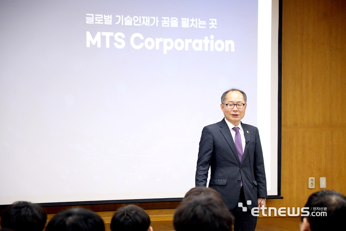 이재용 영남이공대 총장이 'MTS코퍼레이션 채용설명회'에서 인사말을 하고 있다.