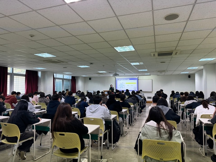 안산대학교는 대학일자리플러스센터는 지난 3월 16일부터 4월 29일까지 1학년 학생을 대상으로 진행한 '나를 찾는 시간, 진로 심리검사 프로그램'을 성공적으로 마무리했다고 13일 밝혔다.(사진=안산대)