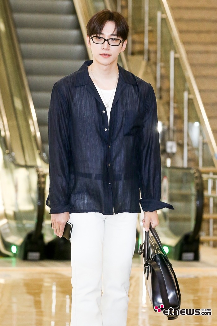 [ET포토] 이준호, '인사는 정중하고 매너있게'