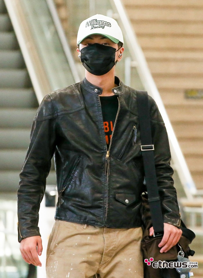 [ET포토] 엔하이픈 제이, '핏한 크롭 레더 재킷으로 멋내고'