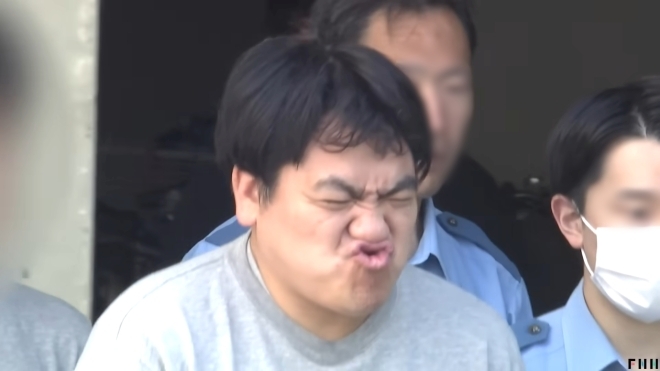 지난해 10월 일본 도쿄의 한 공립 초등학교 교사가 3학년 여학생 물통에 음란행위를 벌여 체포됐다. 사진=유튜브 'FNNプライムオンライン' 영상 캡처