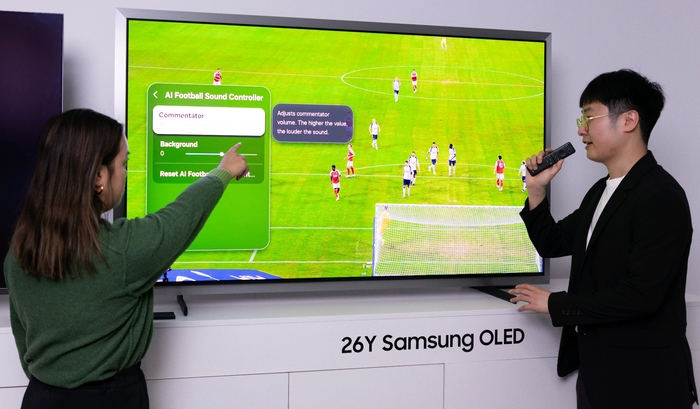 호주 시드니에서 열린 삼성전자 '2026 호주 테크세미나'에서 참석자들이 2026년형 OLED TV를 살펴보고 있다.