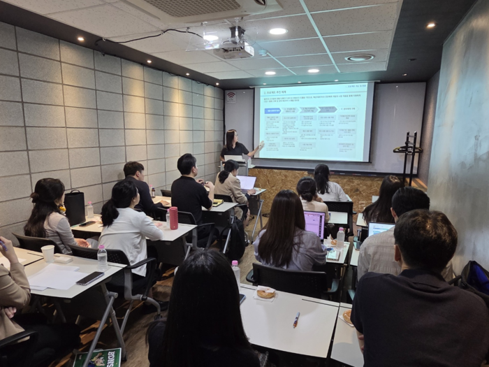14일 양재 토즈모임센터 세미나실에서 진행된 리서치컬처랩 학습모임