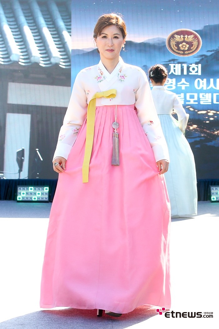 [ET포토] 제1회 육영수 여사 정통한복모델대회, '육영수 여사의 한복 재현 런웨이'
