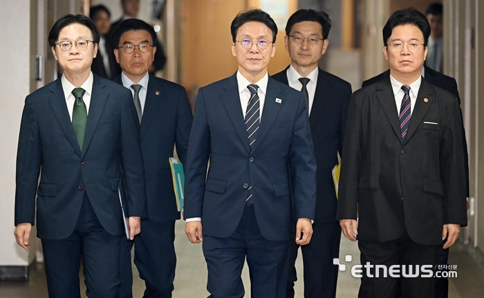 [포토] 삼성전자 파업 관련 대국민 담화 발표나선 정부