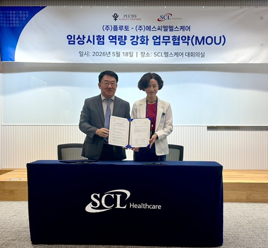 (왼쪽부터)전홍렬 플루토 대표와 백세연 SCL헬스케어 COO.