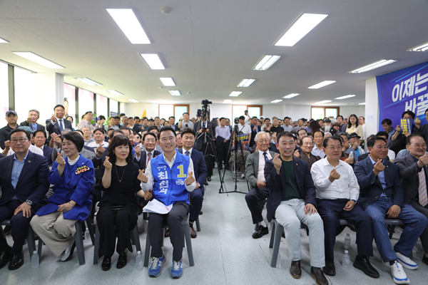 △최현덕 더불어민주당 남양주시장 후보가 16일 선거사무소 개소식을 열고 본선 체제에 돌입했다.