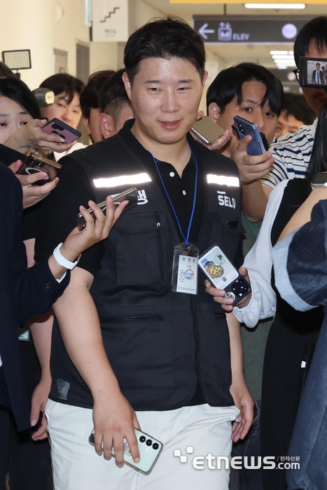 [포토] 조정회의장 들어가는 최승호 위원장