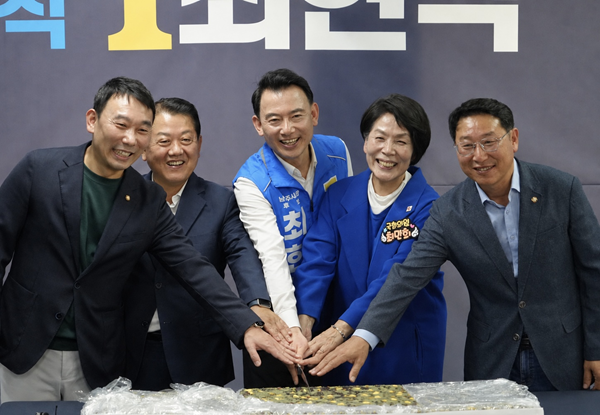 △최현덕 더불어민주당 남양주시장 후보가 16일 선거사무소 개소식을 열고 본선 체제에 돌입했다.