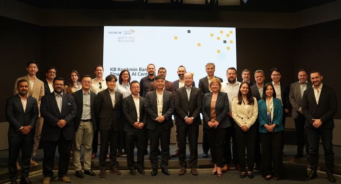 글로벌 금융기관과 AI 금융 혁신 경험을 공유하기 위해 지난 14일 KB금융지주 본사에서 열린 VISA Market Archetype 행사에서 참석자들이 기념 촬영을 하고 있다.