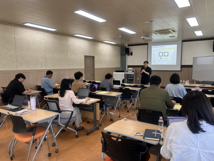 전북테크노파크와 캠틱종합기술원은 18일 장수군 농업기술센터에서 장수군 시군구연고산업육성사업의 일환으로 '기업 역량강화 교육'을 개최했다.