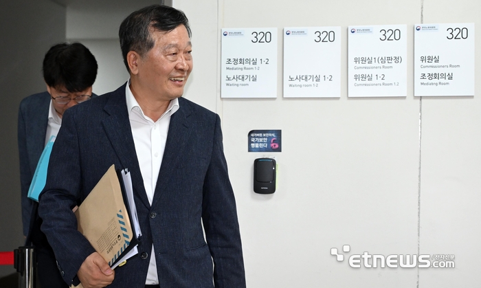 [포토] 이동하는 박수근 중노위원장