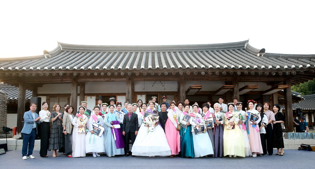 “육영수 여사 생가서 펼쳐진 한복의 향연”…옥천 물들인 전통문화 축제