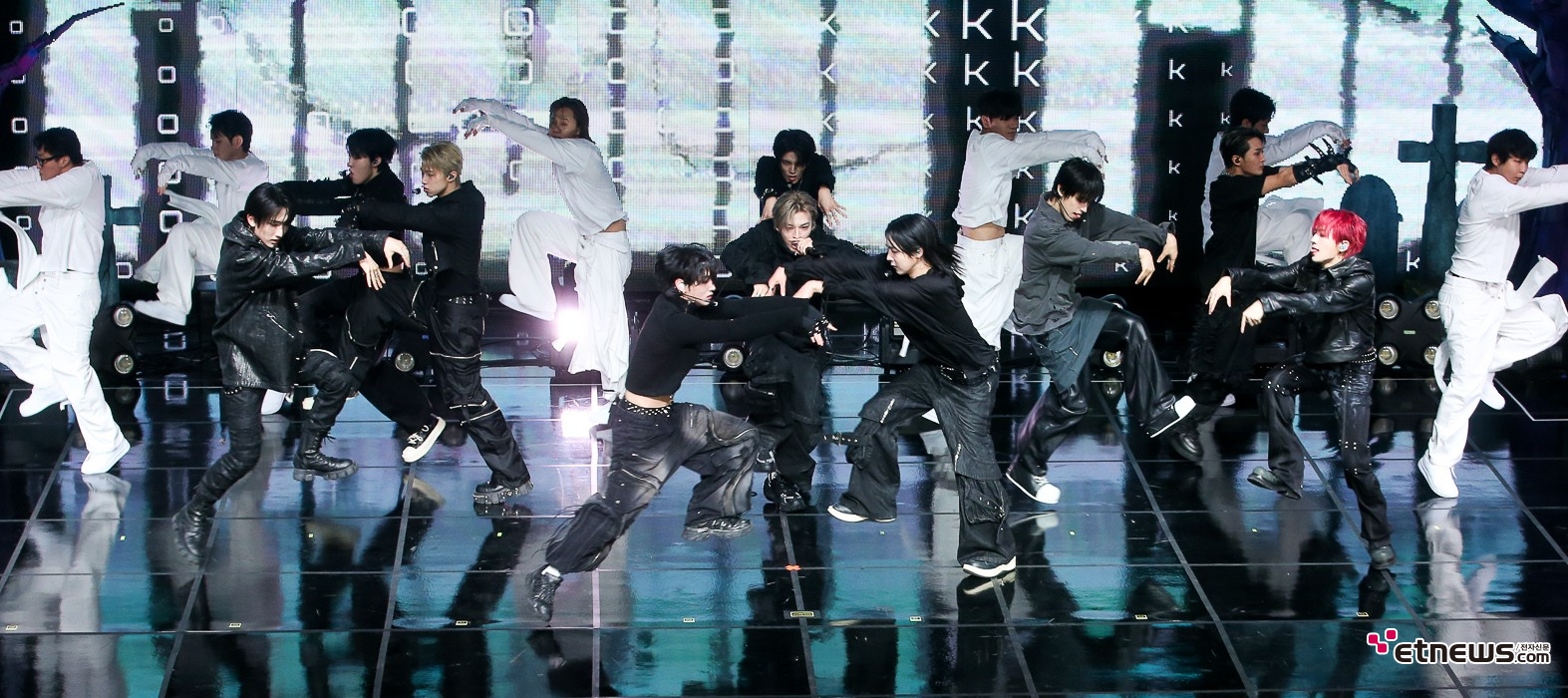 [ET포토] 싸이커스, '고스트 댄스'