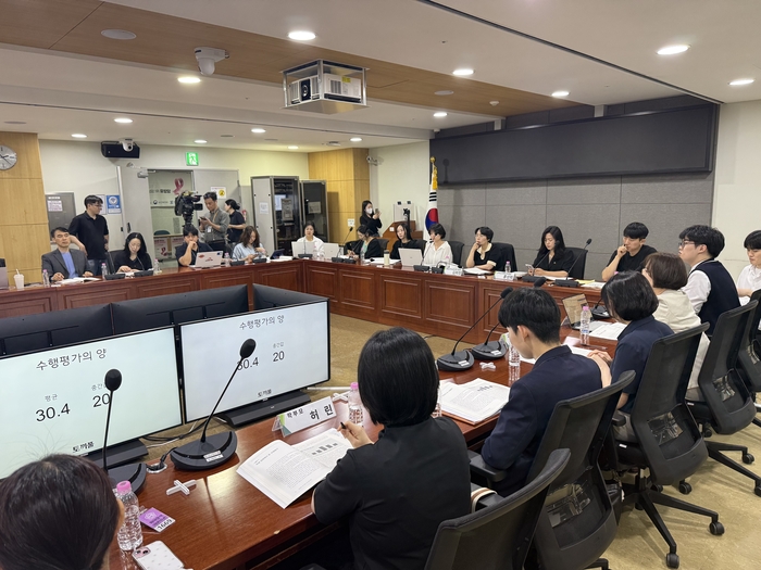전국중등교사노동조합(중등교사노조), 교사노동조합연맹(교사노조), 청소년 언론 토끼풀 등 교사·학생·학부모 단체는 19일 서울 여의도 국회의원회관에서 '공교육 평가의 역설, 수행평가' 토론회를 열었다. (사진=이지희 기자)