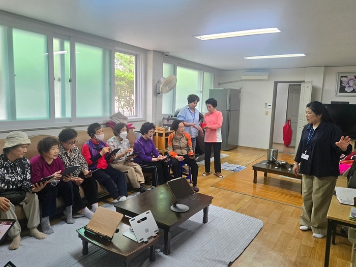 대구시, 경로당 찾아가는 AI·디지털 교육 추진 / 대구시