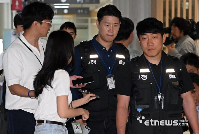 [포토] 중노위 조정회의장 향하는 최승호 위원장