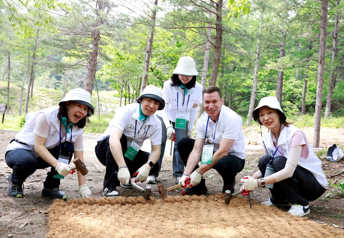 벤츠 사회공헌위원회, 산림보호 봉사활동