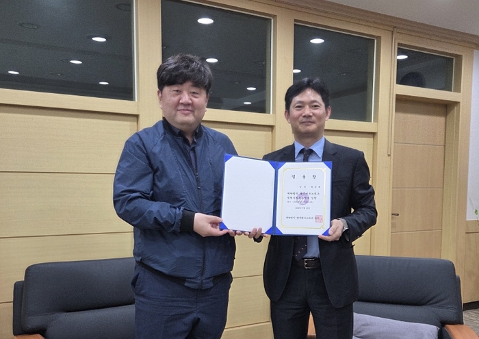 박승준 신임 광주테크노파크 정책기획본부장(오른쪽).