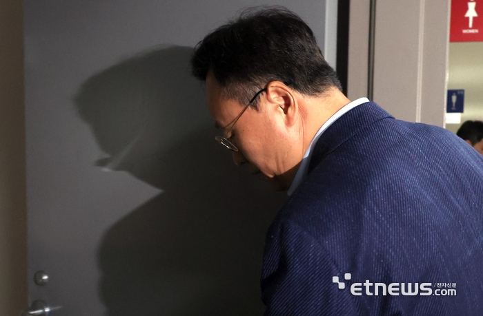 [포토] 협상장 향하는 여명구 사측 대표