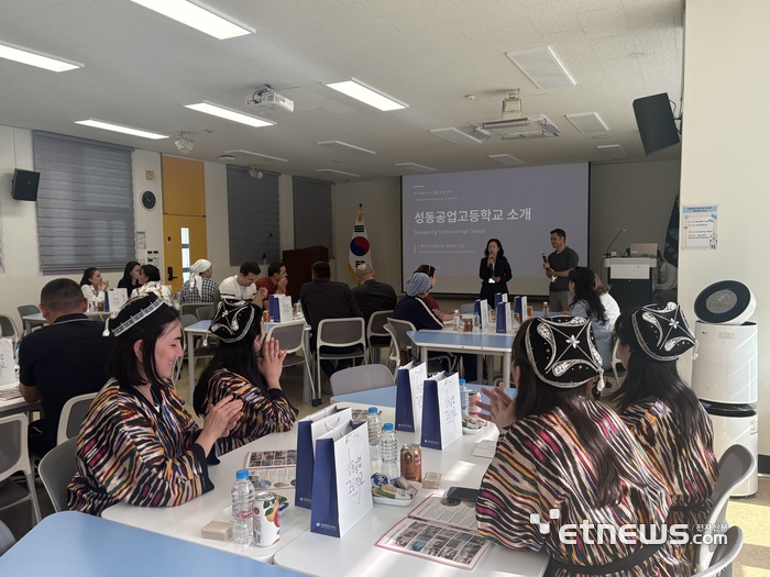 성동工高, 우즈벡 ICT 교원 초청 연수 실시…AI 활용 교육 사례 소개