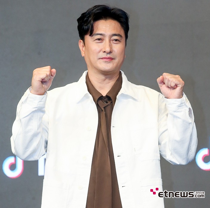 [ET포토] 안정환, '양손 불끈'