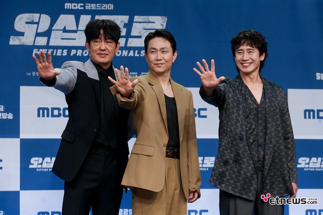[ET포토] 허성태-오정세-신하균, '확율이 50%면 할만하지요'