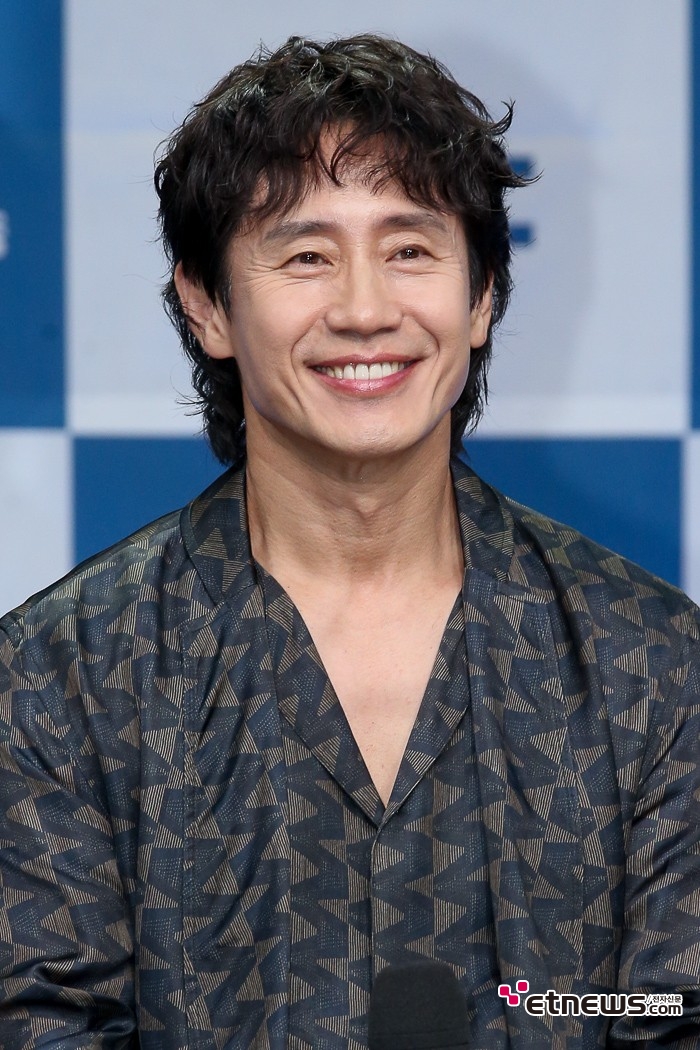 [ET포토] 신하균, '근본이 있는 멋짐'