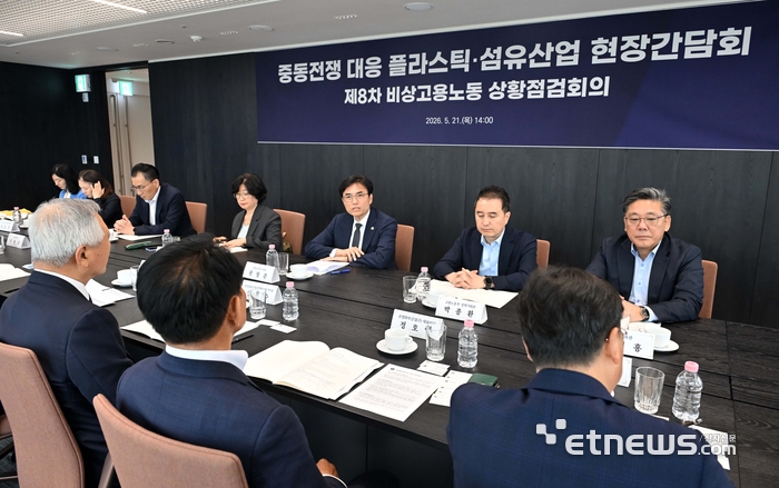 [포토] 모두발언하는 권창준 고용노동부 차관
