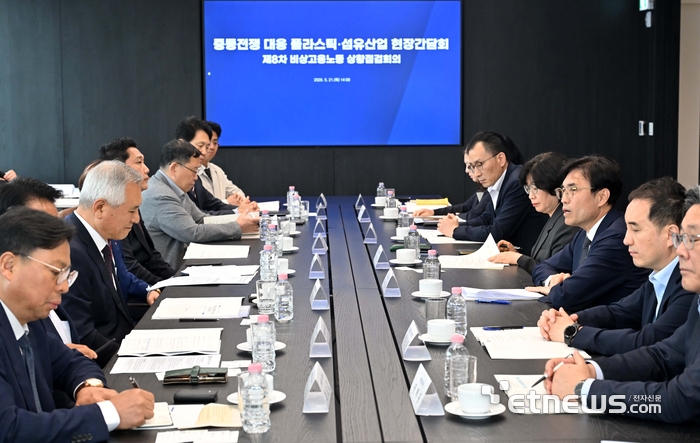 [포토] 모두발언하는 권창준 고용노동부 차관
