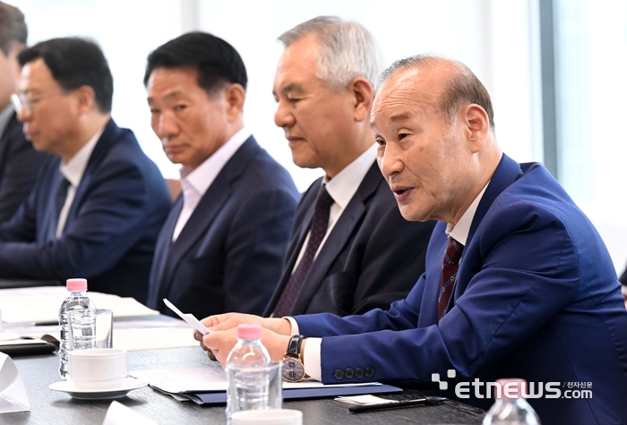 [포토] 모두발언하는 최병오 한국섬유산업연합회장
