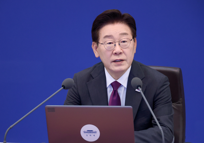李대통령, 'AI 표시 의무 확대' 지시…“가짜 전문가·허위광고로 큰 피해”