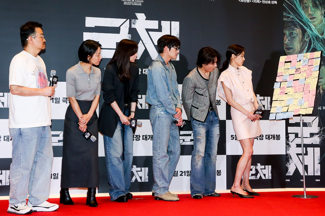 [ET포토] 군체 쇼케이스, '관객들의 질문 선택하기'