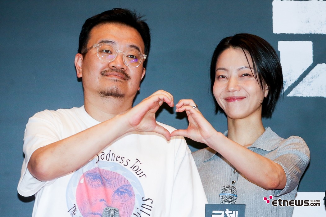 [ET포토] 연상호-김신록, '상반된 표정으로'