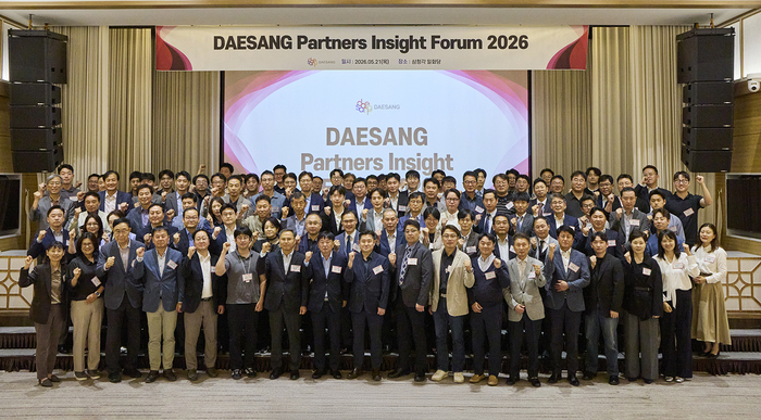 지난 21일 서울 성북구 삼청각 일화당에서 열린 대상 '파트너스 인사이트 포럼 2026' 현장에서 참석자들이 기념 사진을 촬영하고 있다.