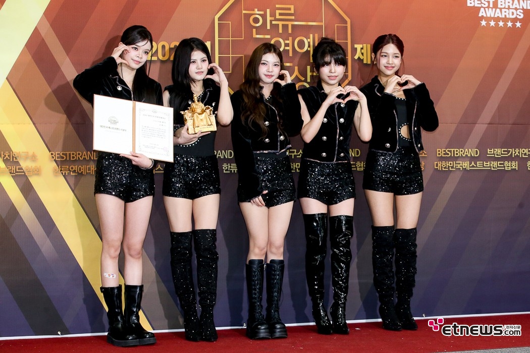 [ET포토] 이리즈, '신인상 받았어요'