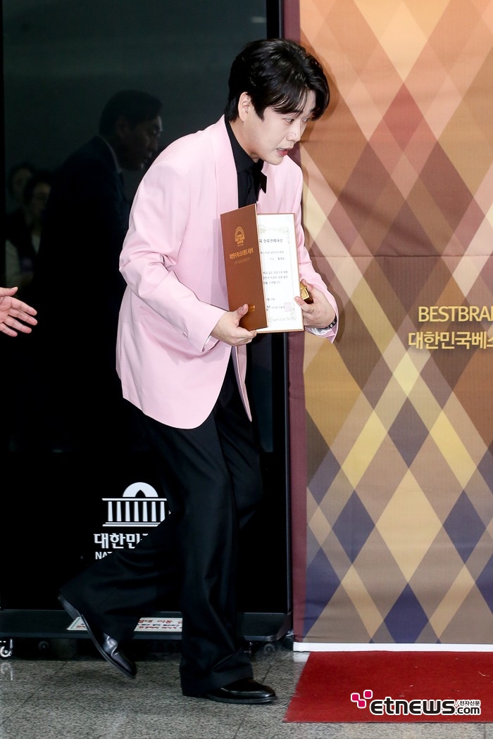 [ET포토] 황영웅, '조심스러운 발걸음'