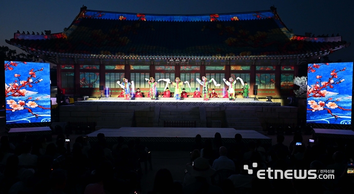 [포토] 미디어 아트와 결합한 국악공연