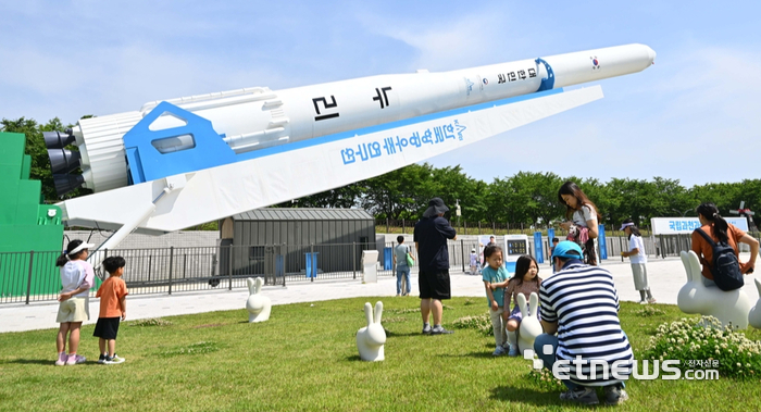 [포토] 기립하는 누리호