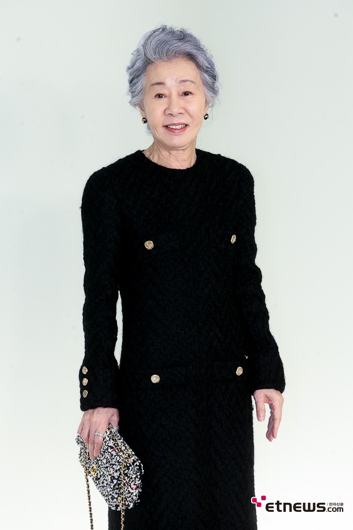 [ET포토] 윤여정, '샹냥한 시선'