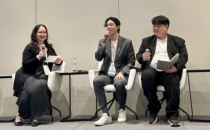 왼쪽부터  미국 피부과 전문의 제인 유 박사, 노정균 코스맥스 전략마케팅 팀장, 박세호 코스맥스비티아이 R&I유닛 선임연구원