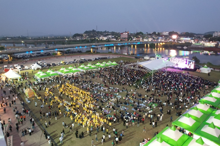 '제22회 영산포 홍어·한우축제'에 약 15만 명의 관람객이 다녀갔다. 사진은 축제장 전경.