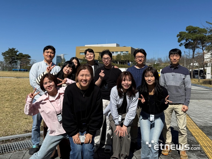 구조기반 AI활용 신약개발지원사업에 나서는 케이메디허브 신약개발지원센터 혁신신약 1팀 연구원들.