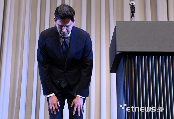 [포토] 고개 숙여 사과하는 정용진 신세계그룹 회장