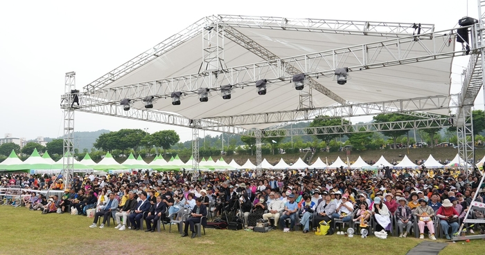 '제22회 영산포 홍어·한우축제'에 약 15만 명의 관람객이 다녀갔다. 사진은 축제장 전경.